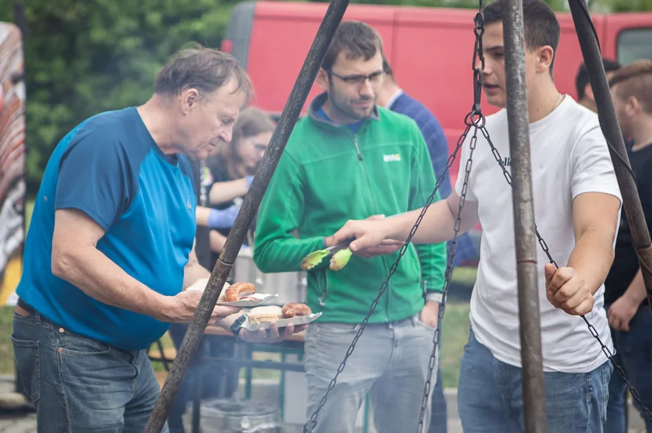 Blisko czterystu uczniów wędrowało szlakami papieskimi - zdjęcie 12