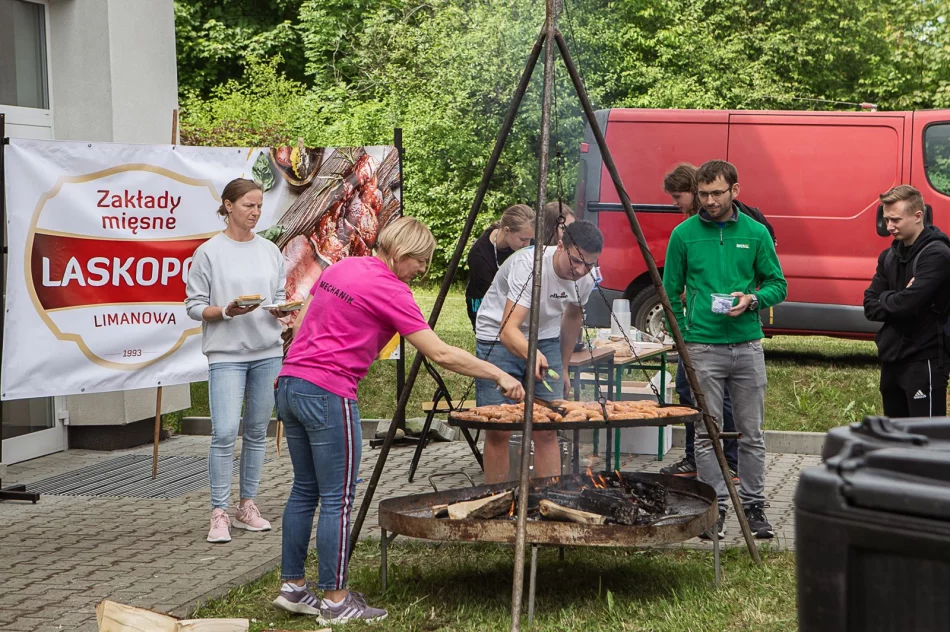Blisko czterystu uczniów wędrowało szlakami papieskimi - zdjęcie 13