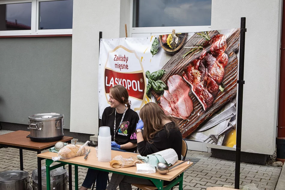 Blisko czterystu uczniów wędrowało szlakami papieskimi - zdjęcie 16