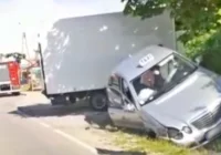 Zderzenie taksówki z dostawczakiem - zdjęcie główne