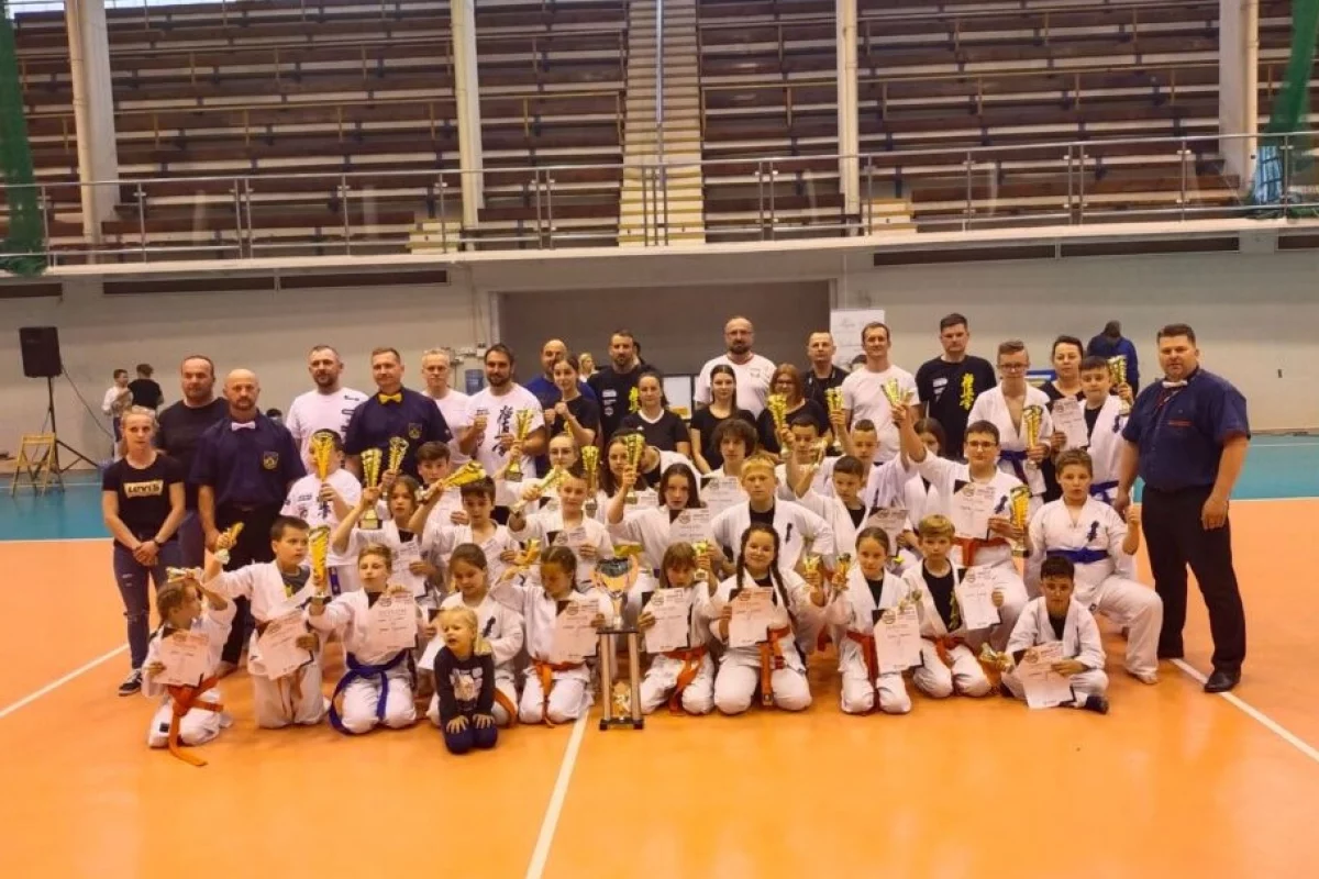 32 medale i 2 miejsce drużynowo dla Limanowskiego Klubu Kyokushin Karate na IV Pucharze Beskidów