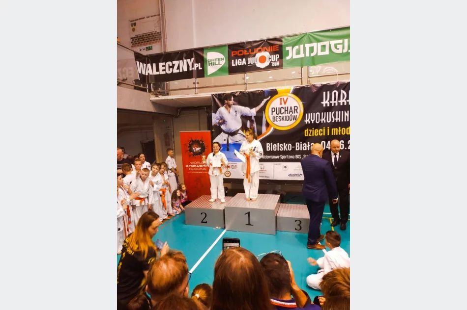 32 medale i 2 miejsce drużynowo dla Limanowskiego Klubu Kyokushin Karate na IV Pucharze Beskidów - zdjęcie 2