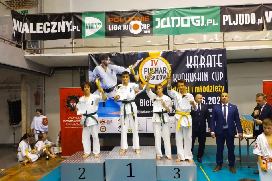 32 medale i 2 miejsce drużynowo dla Limanowskiego Klubu Kyokushin Karate na IV Pucharze Beskidów - zdjęcie 6