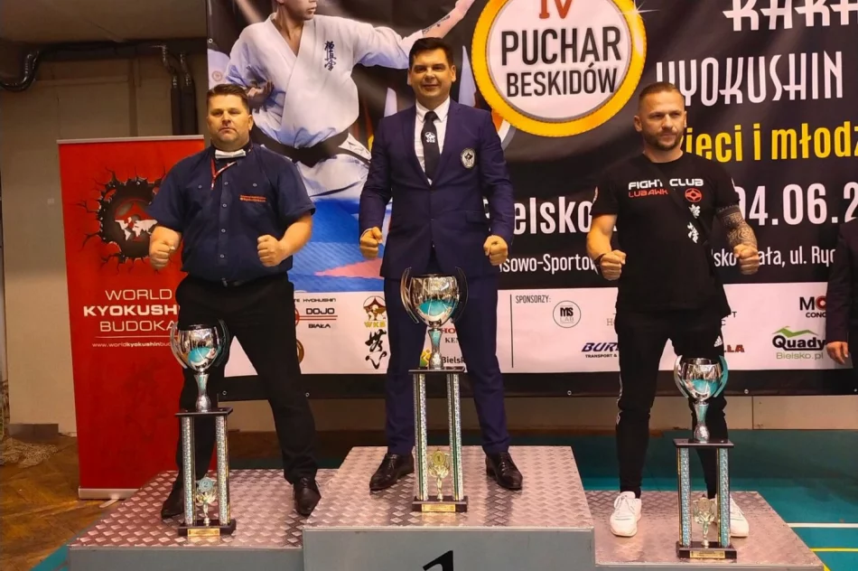 32 medale i 2 miejsce drużynowo dla Limanowskiego Klubu Kyokushin Karate na IV Pucharze Beskidów - zdjęcie 15