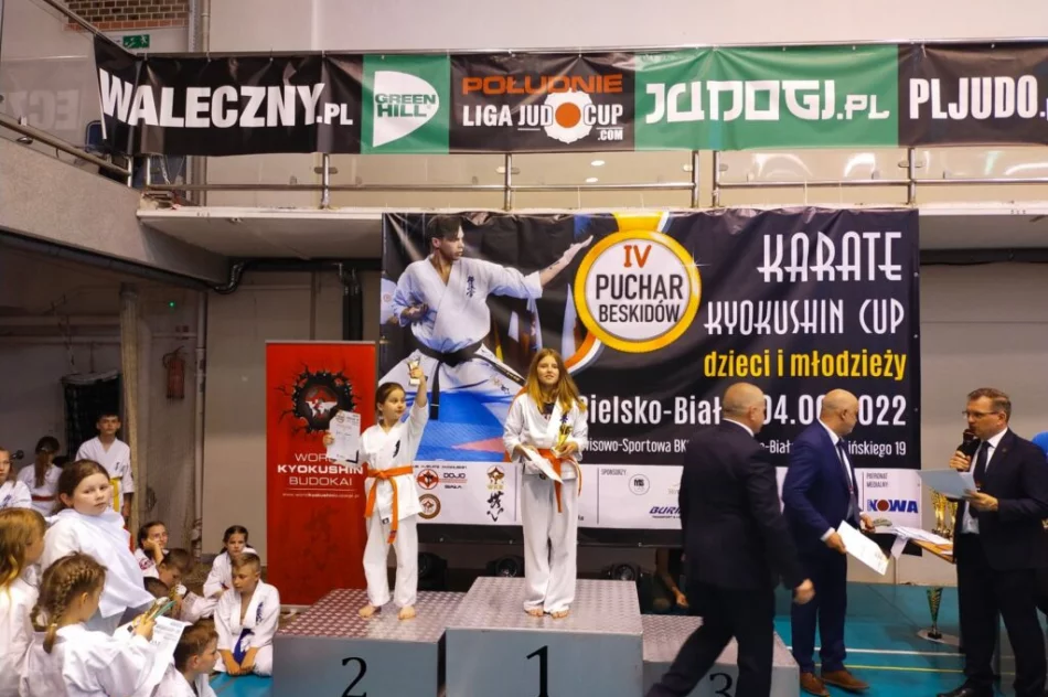 32 medale i 2 miejsce drużynowo dla Limanowskiego Klubu Kyokushin Karate na IV Pucharze Beskidów - zdjęcie 16