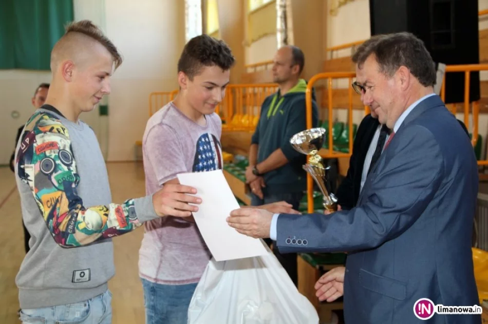 Ogromne emocje w walce o mistrzostwo gminy w halowej piłce nożnej! - zdjęcie 2