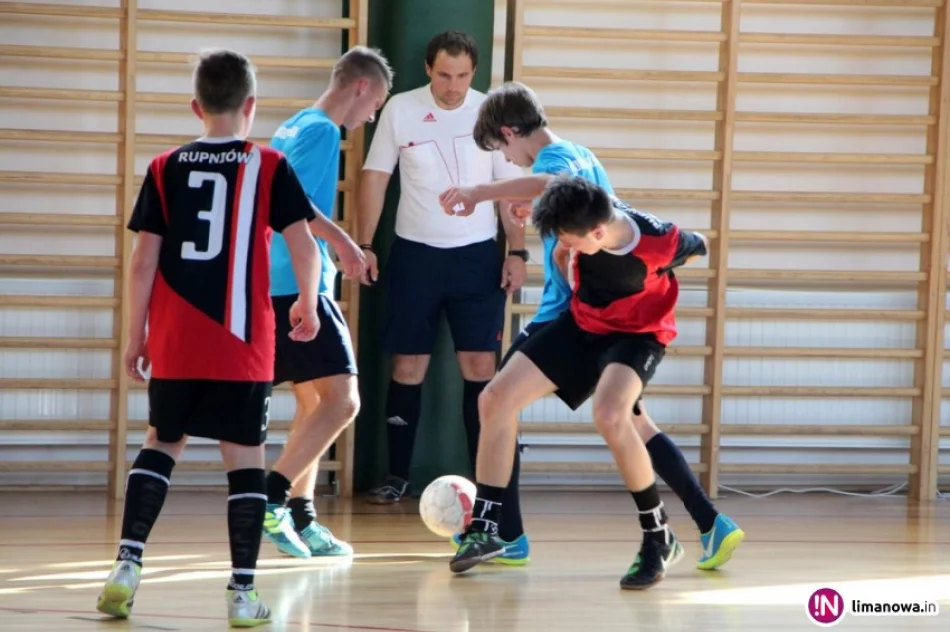 Ogromne emocje w walce o mistrzostwo gminy w halowej piłce nożnej! - zdjęcie 3