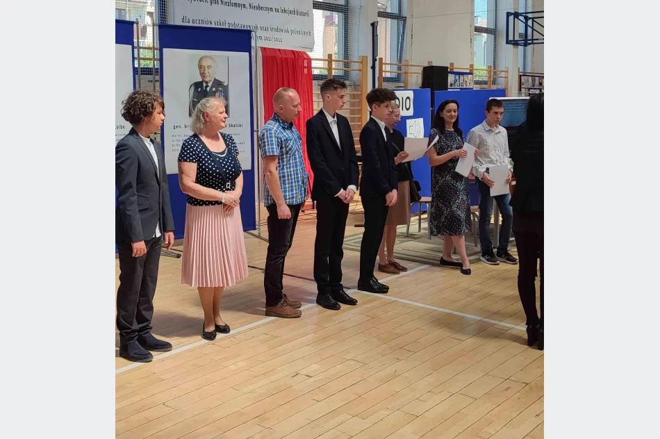 Sukces uczniów z SP nr 2 w Limanowej w Ogólnopolskim Konkursie Historycznym ,,Przywrócić głoś Niezłomnym, Nieobecnym na lekcjach historii” - zdjęcie 13