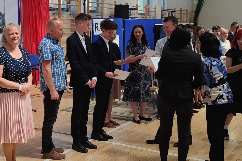 Sukces uczniów z SP nr 2 w Limanowej w Ogólnopolskim Konkursie Historycznym ,,Przywrócić głoś Niezłomnym, Nieobecnym na lekcjach historii” - zdjęcie 14