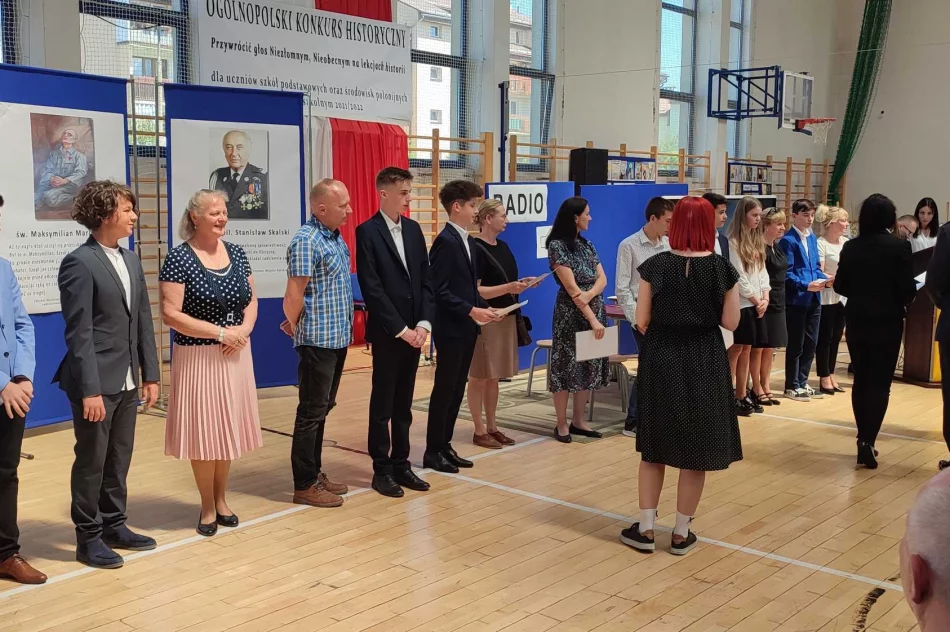 Sukces uczniów z SP nr 2 w Limanowej w Ogólnopolskim Konkursie Historycznym ,,Przywrócić głoś Niezłomnym, Nieobecnym na lekcjach historii” - zdjęcie 15