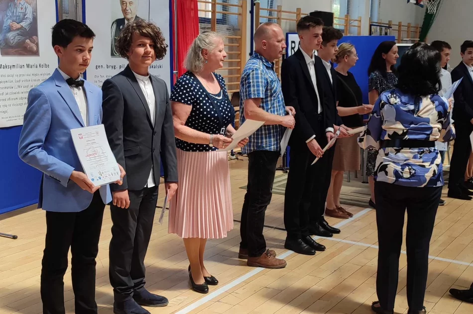 Sukces uczniów z SP nr 2 w Limanowej w Ogólnopolskim Konkursie Historycznym ,,Przywrócić głoś Niezłomnym, Nieobecnym na lekcjach historii” - zdjęcie 16