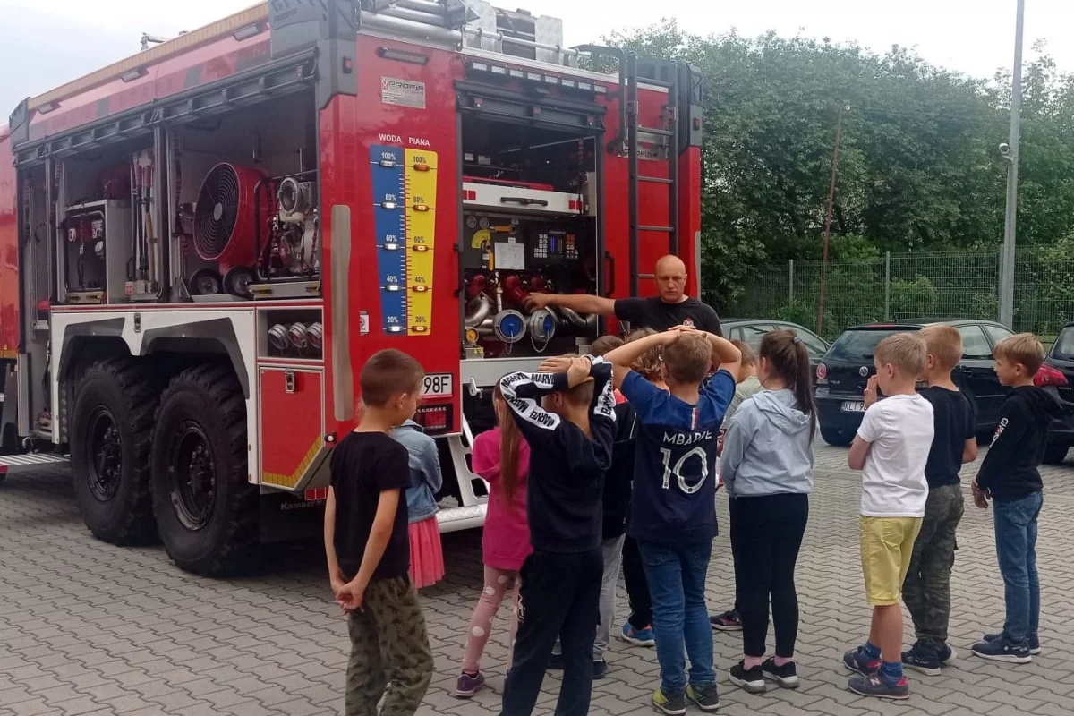 Uczniowie z SP nr 2 w Limanowej z wizytą u strażaków