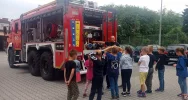 Uczniowie z SP nr 2 w Limanowej z wizytą u strażaków - zdjęcie 2