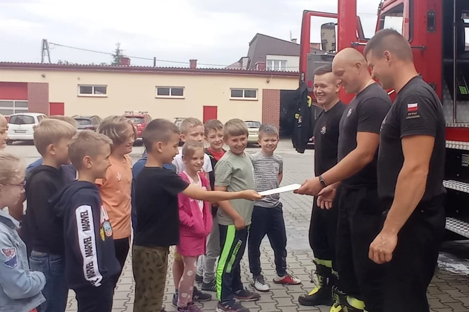Uczniowie z SP nr 2 w Limanowej z wizytą u strażaków - zdjęcie 4