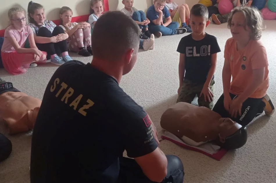 Uczniowie z SP nr 2 w Limanowej z wizytą u strażaków - zdjęcie 6