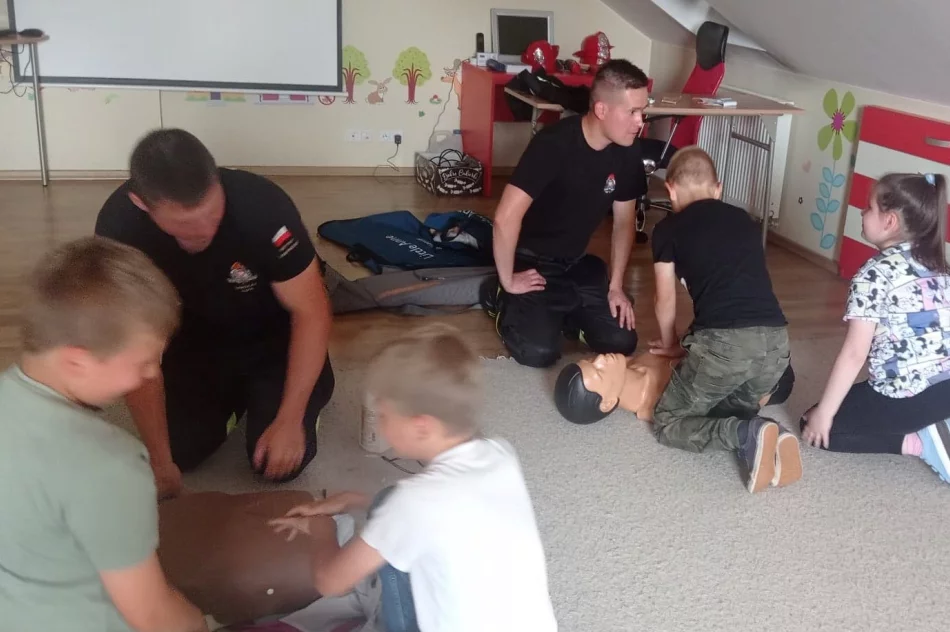 Uczniowie z SP nr 2 w Limanowej z wizytą u strażaków - zdjęcie 7