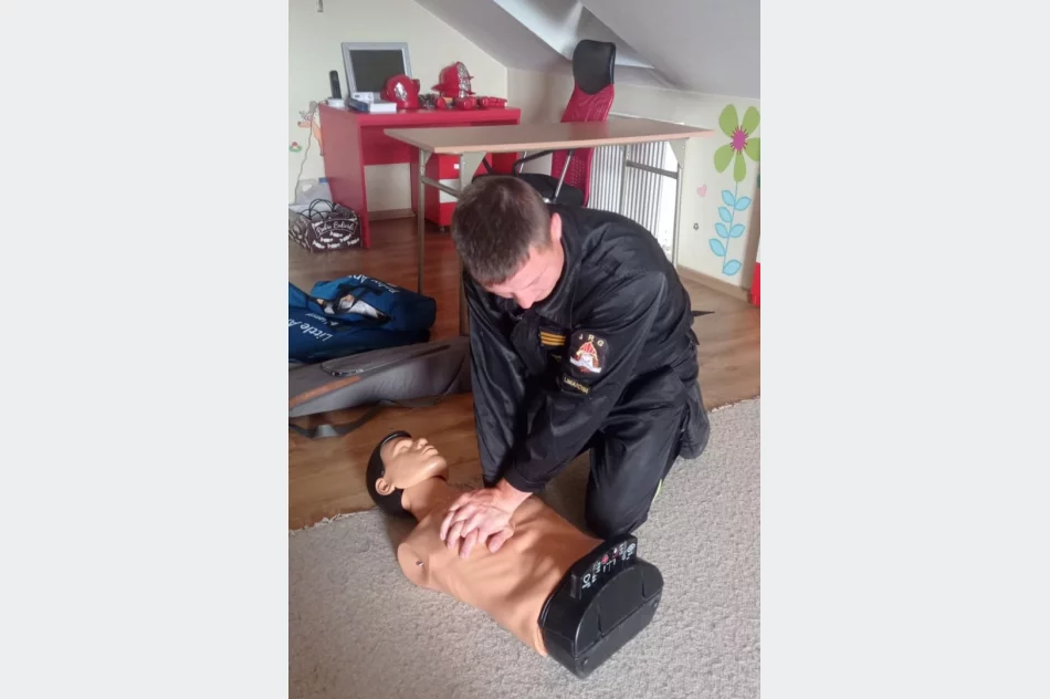 Uczniowie z SP nr 2 w Limanowej z wizytą u strażaków - zdjęcie 10