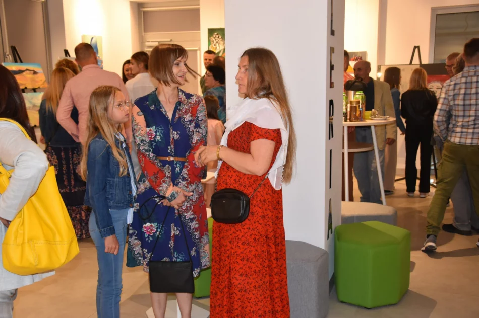 Wernisaż wystawy „Dwa spojrzenia” w Miejskiej Galerii Sztuki - zdjęcie 15