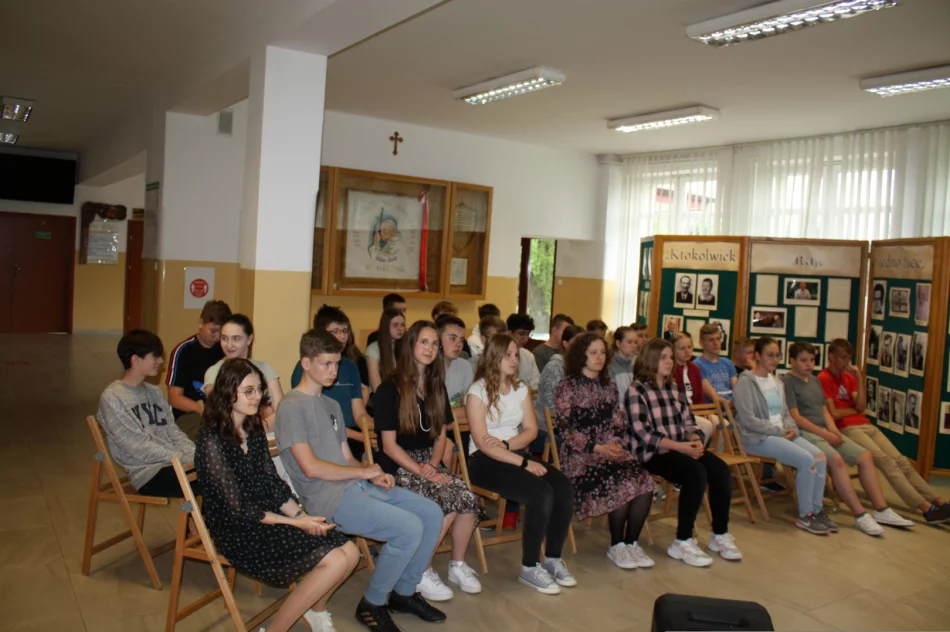 Sprawiedliwy wśród Narodów Świata w Szkole Podstawowej Nr 1 w Męcinie - zdjęcie 2