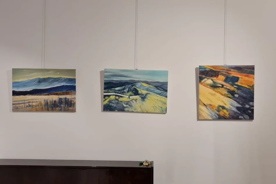 „Dwa spojrzenia” - wernisaż wystawy Jolanty Biedroń oraz Patrycji Kuśnierz - zdjęcie 5