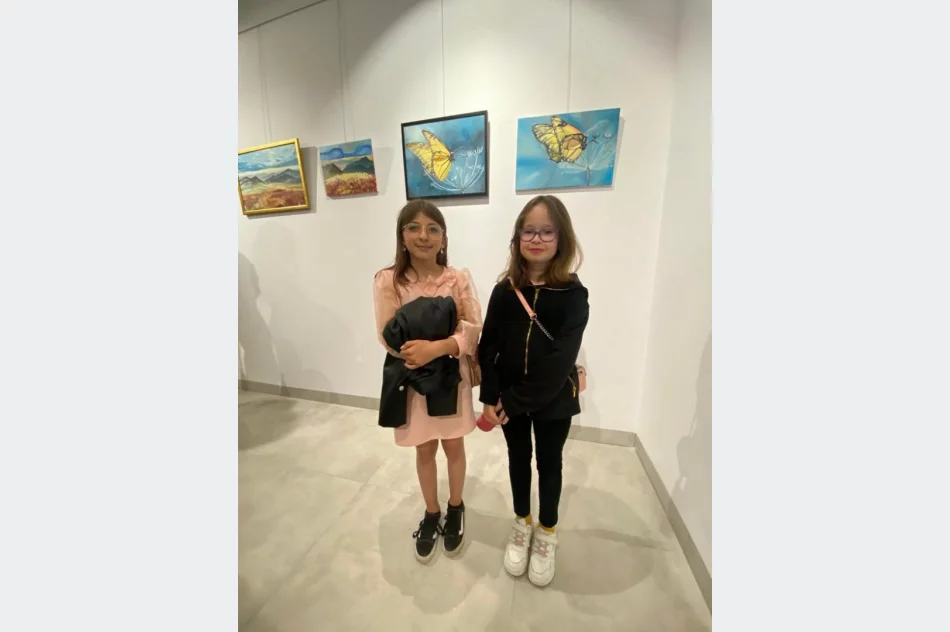 „Dwa spojrzenia” - wernisaż wystawy Jolanty Biedroń oraz Patrycji Kuśnierz - zdjęcie 6