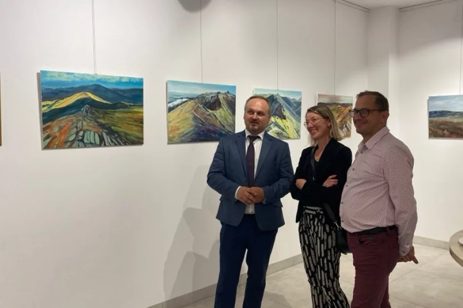 „Dwa spojrzenia” - wernisaż wystawy Jolanty Biedroń oraz Patrycji Kuśnierz - zdjęcie 7