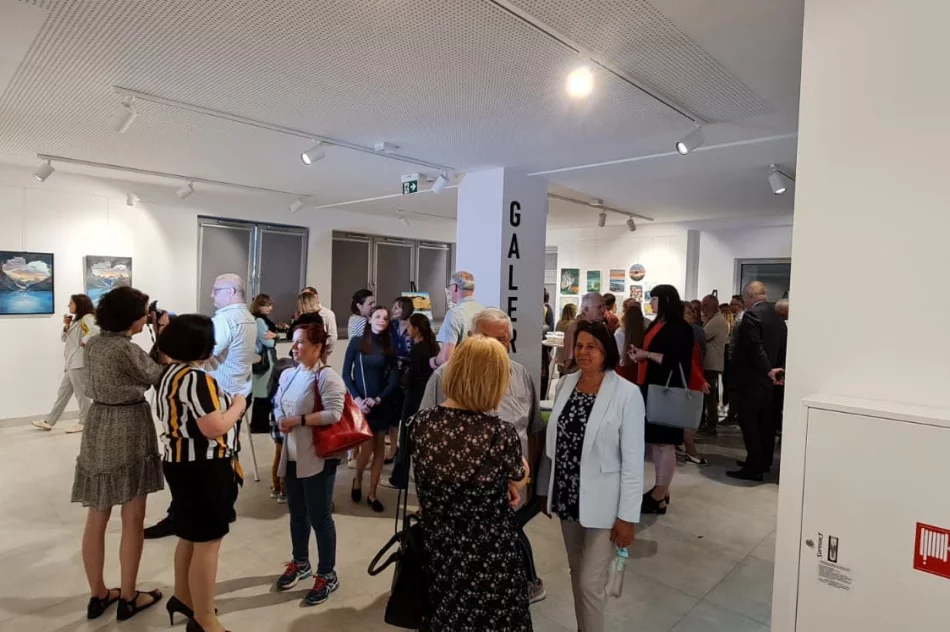 „Dwa spojrzenia” - wernisaż wystawy Jolanty Biedroń oraz Patrycji Kuśnierz - zdjęcie 14