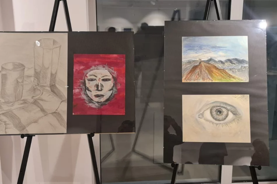 „Dwa spojrzenia” - wernisaż wystawy Jolanty Biedroń oraz Patrycji Kuśnierz - zdjęcie 15