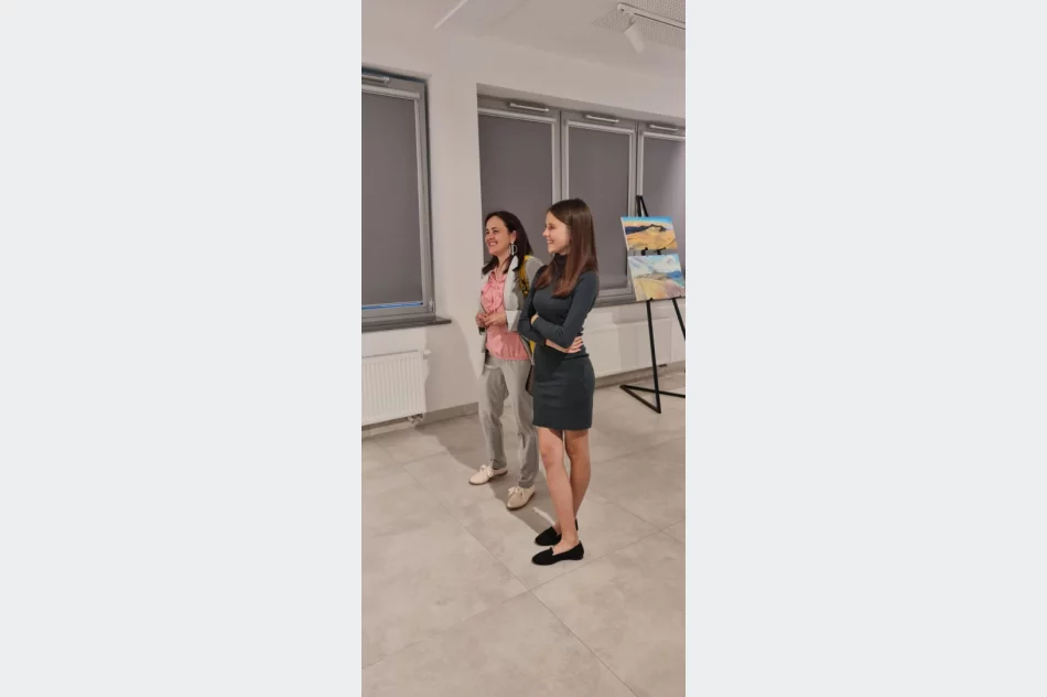 „Dwa spojrzenia” - wernisaż wystawy Jolanty Biedroń oraz Patrycji Kuśnierz - zdjęcie 16