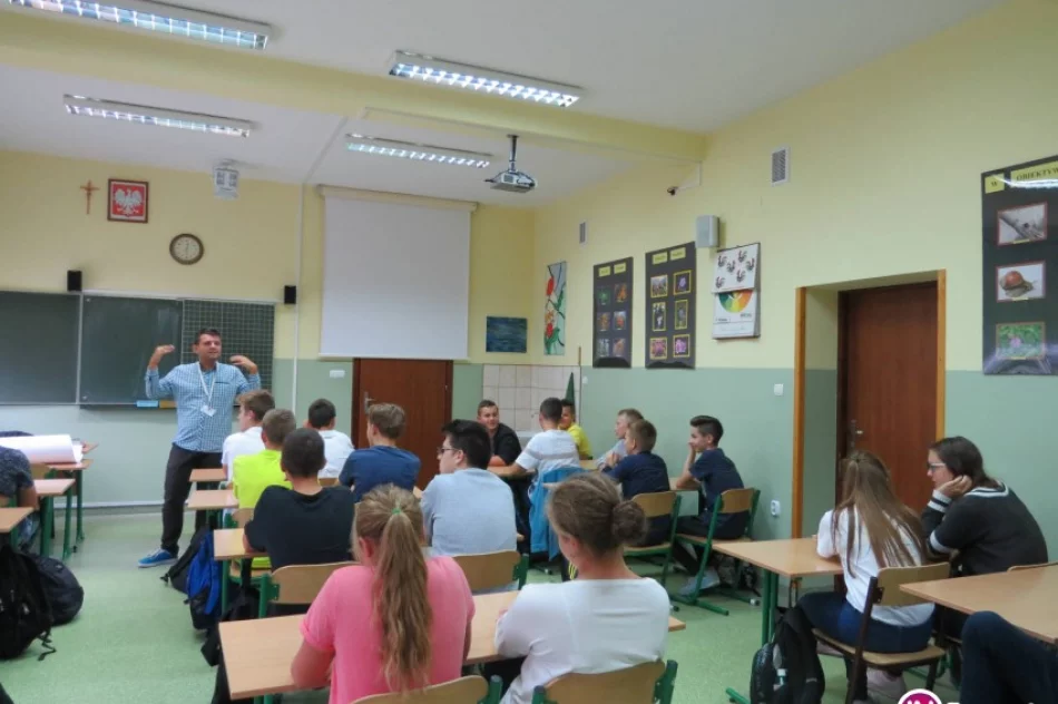 Bądź bezpieczny w sieci – działania przeprowadzone w SP Nr 1 w Starej Wsi - zdjęcie 2