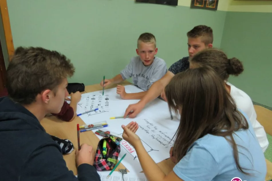 Bądź bezpieczny w sieci – działania przeprowadzone w SP Nr 1 w Starej Wsi - zdjęcie 3