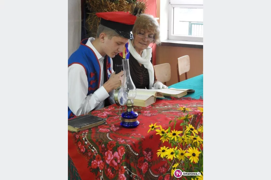 Narodowe Czytanie fragmentów „Wesela” w szkole im. Stanisława Wyspiańskiego w Rupniowie - zdjęcie 4