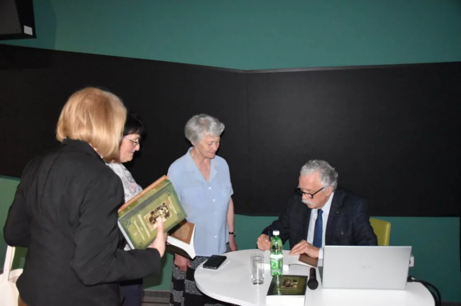 Spotkanie promujące wspomnienia Zofii z Odrowąż- Pieniążków Skąpskiej pt. ,,Dziwne jest serce kobiece’’ - zdjęcie 2