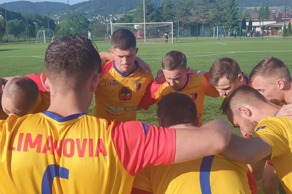 Derbowe starcie Limanovii z Sokołem Słopnice. Gole w drugiej połowie. - zdjęcie 3