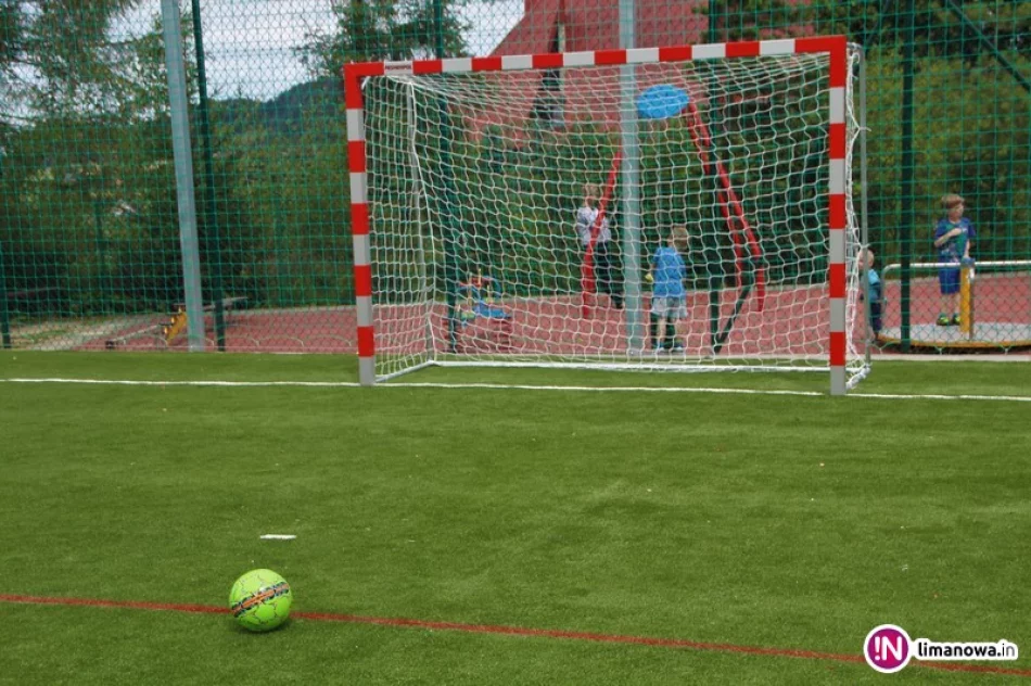 W Siekierczynie i Wysokiem powstały nowe boiska wielofunkcyjne - zdjęcie 3