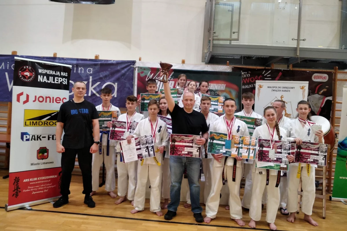 Karatecy ARS Limanowa – JONIEC Team wywalczyli 17 medali i drużynowe wicemistrzostwo Małopolski w Karate Kyokushin