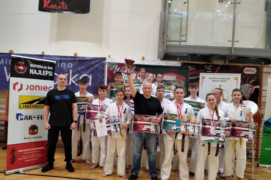 Karatecy ARS Limanowa – JONIEC Team wywalczyli 17 medali i drużynowe wicemistrzostwo Małopolski w Karate Kyokushin - zdjęcie 2