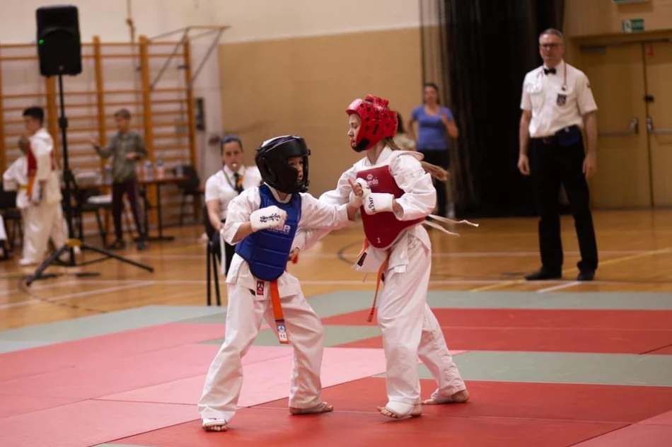 Karatecy ARS Limanowa – JONIEC Team wywalczyli 17 medali i drużynowe wicemistrzostwo Małopolski w Karate Kyokushin - zdjęcie 12