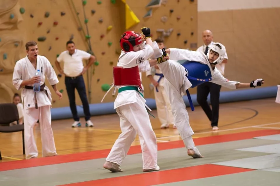 Karatecy ARS Limanowa – JONIEC Team wywalczyli 17 medali i drużynowe wicemistrzostwo Małopolski w Karate Kyokushin - zdjęcie 13