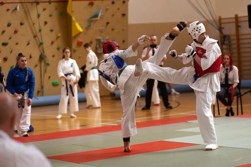 Karatecy ARS Limanowa – JONIEC Team wywalczyli 17 medali i drużynowe wicemistrzostwo Małopolski w Karate Kyokushin - zdjęcie 14