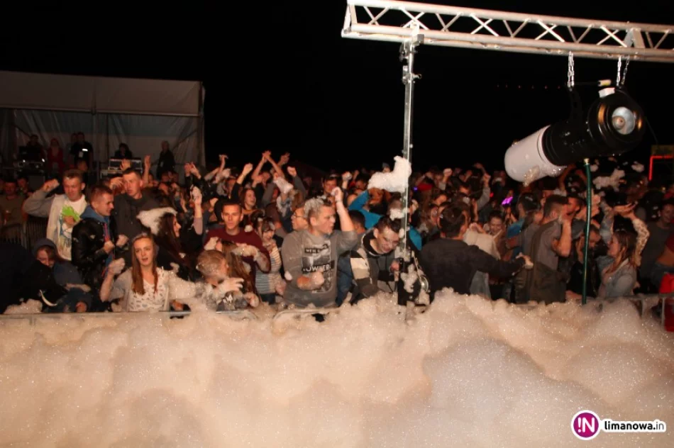 Tłumy na koncertach Eweliny Lisowskiej i Pięknych i Młodych na 25-leciu Gminy Limanowa! - zdjęcie 4