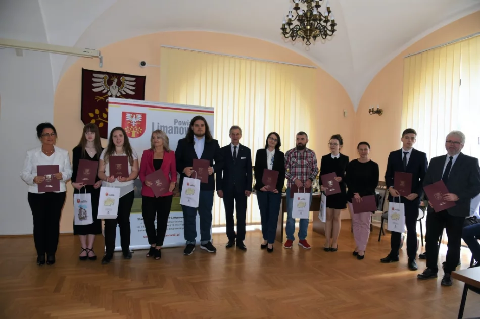 Nagrody i wyróżnienia dla uczniów za wysokie wyniki - zdjęcie 3