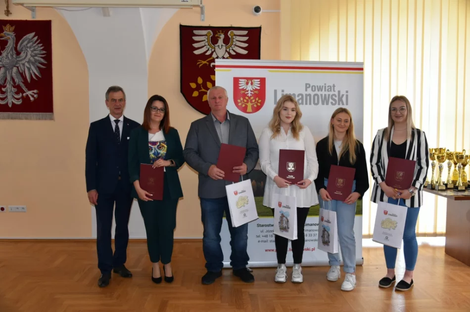 Nagrody i wyróżnienia dla uczniów za wysokie wyniki - zdjęcie 5