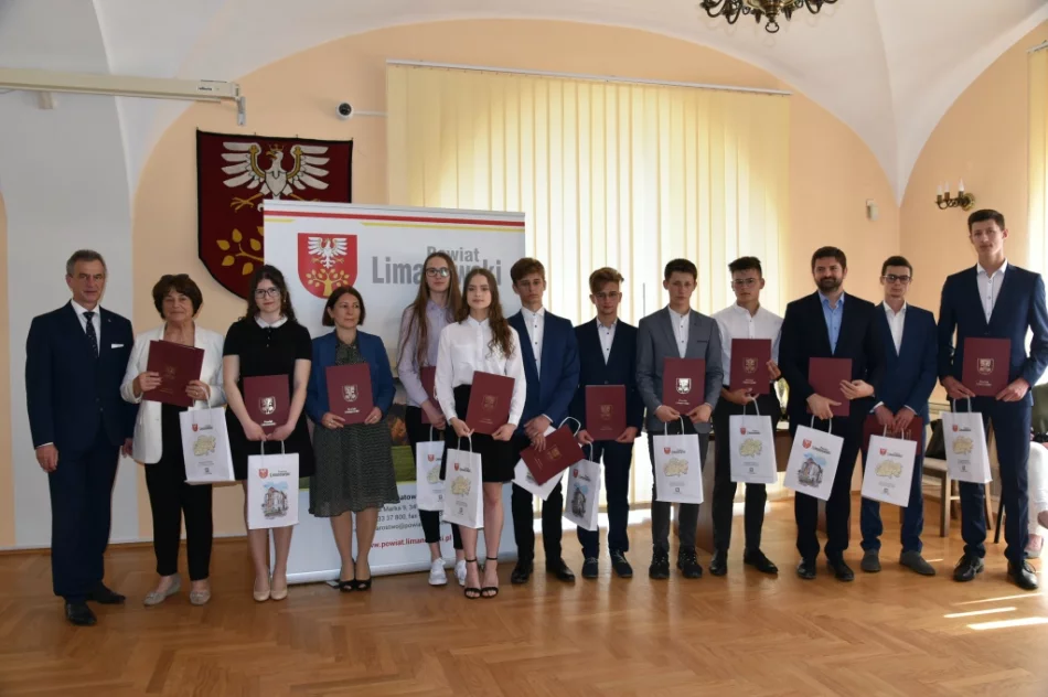 Nagrody i wyróżnienia dla uczniów za wysokie wyniki - zdjęcie 6