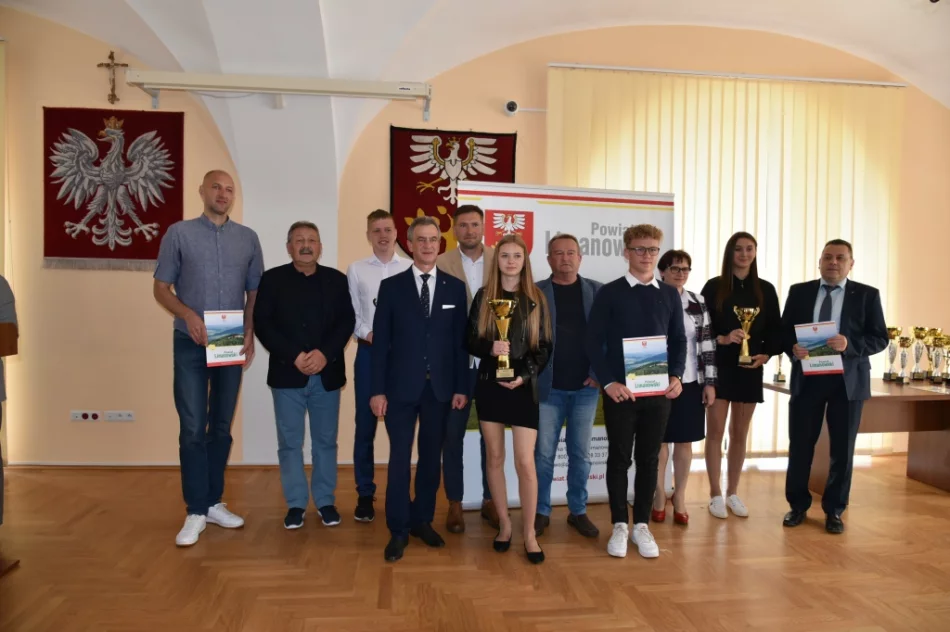 Nagrody i wyróżnienia dla uczniów za wysokie wyniki - zdjęcie 9