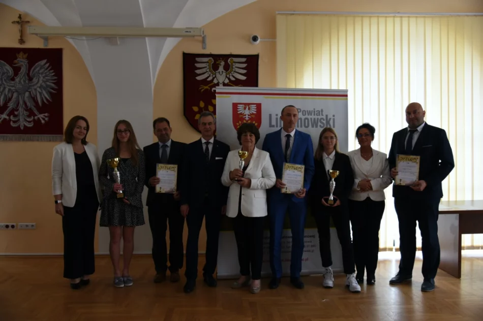 Nagrody i wyróżnienia dla uczniów za wysokie wyniki - zdjęcie 10