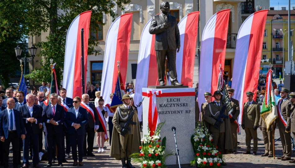 W regionie odsłonięto pomnik Lecha Kaczyńskiego - zdjęcie 1