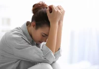 Badanie: Teorie spiskowe związane z COVID-19 zwiększa ryzyko lęku i depresji - zdjęcie główne