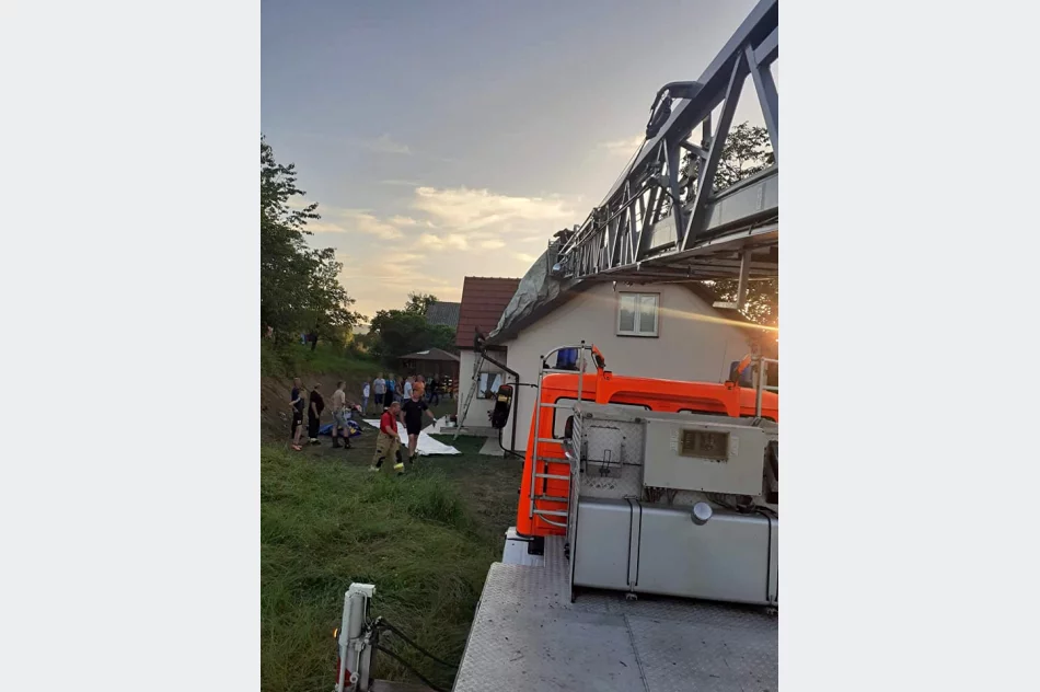 Ponad 40 strażaków gasiło pożar poddasza - zdjęcie 2