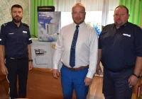 Gmina przekazała sprzęt dla policjantów - zdjęcie główne